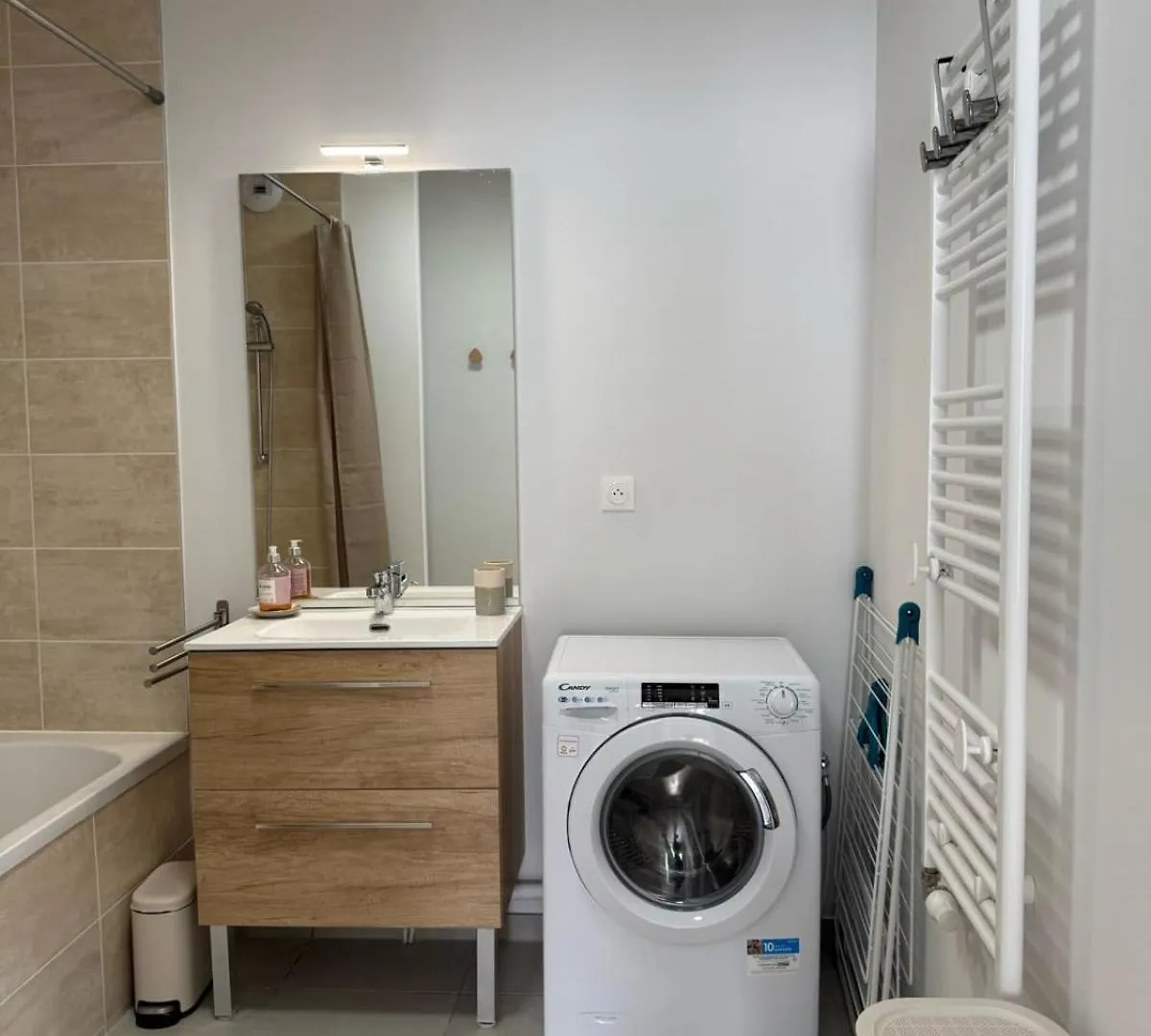La Datcha - New T3 With Balcony & Parking Near Train Station Aix-les-Bains 0*,  France