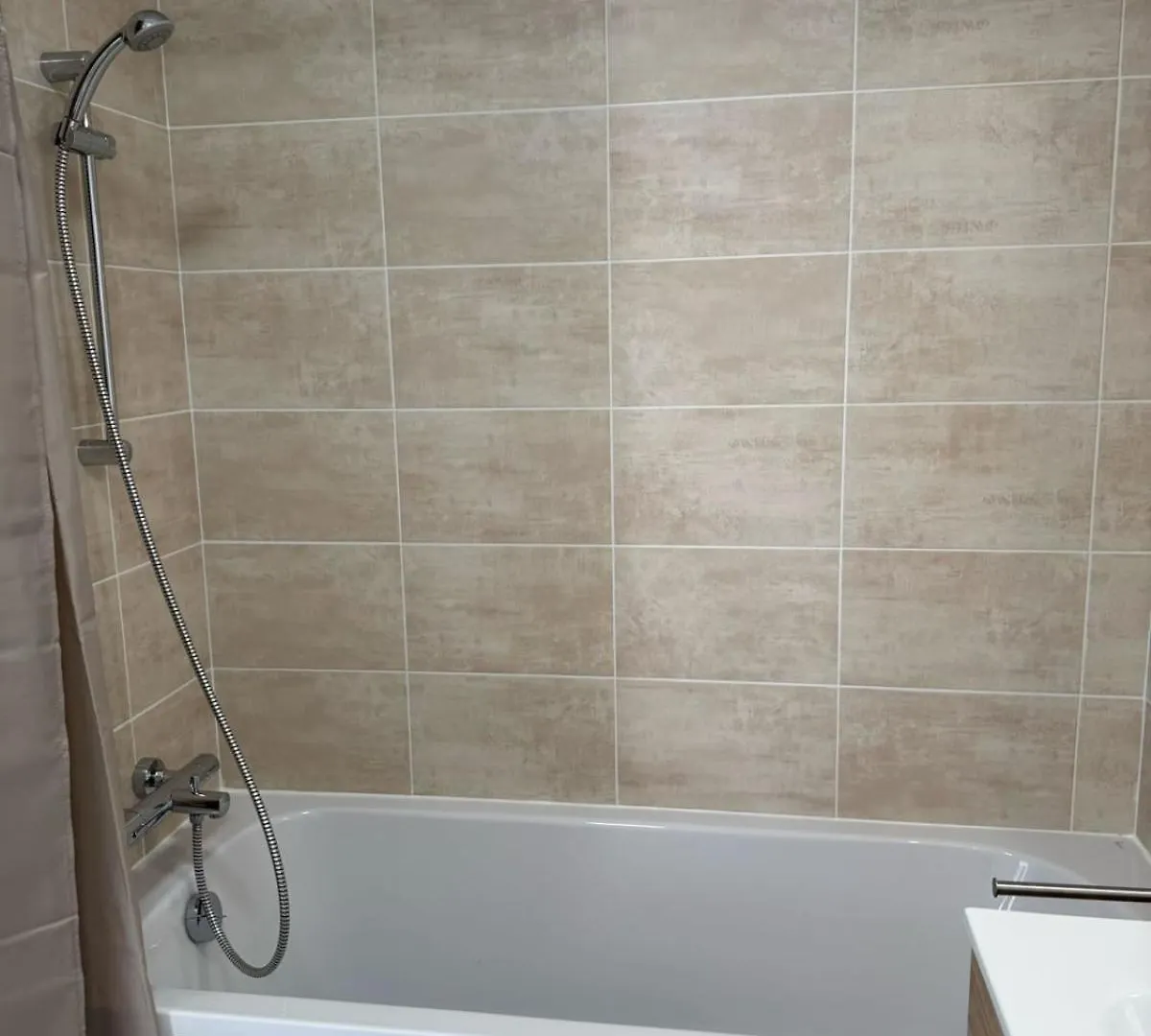 Apartment La Datcha - New T3 With Balcony & Parking Near Train Station Aix-les-Bains